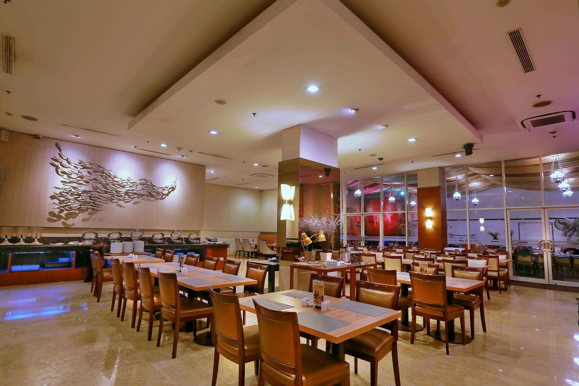Park Hotel Cawang Jakarta Exteriör bild